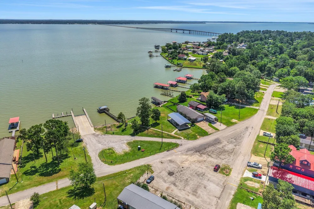 321 E Woodland Shores Drive Point Blank, TX 77364