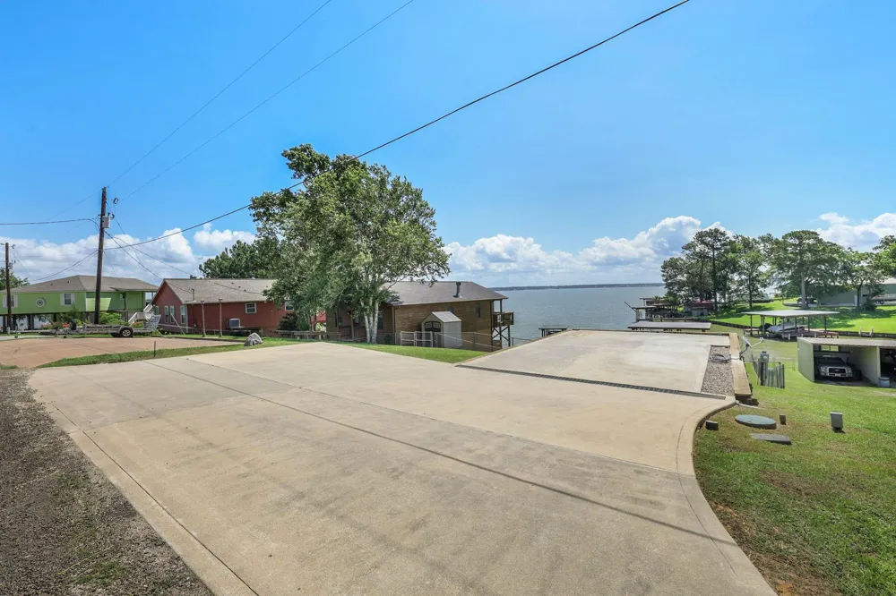 321 E Woodland Shores Drive Point Blank, TX 77364