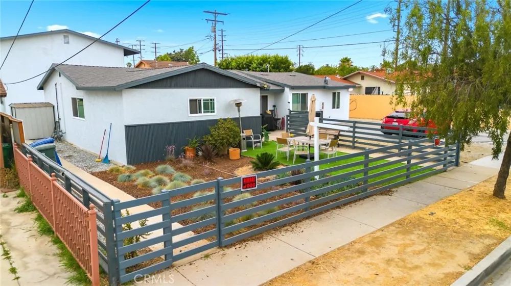 6221 Corona Bell, CA 90201