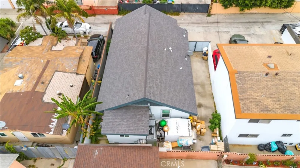 6221 Corona Bell, CA 90201