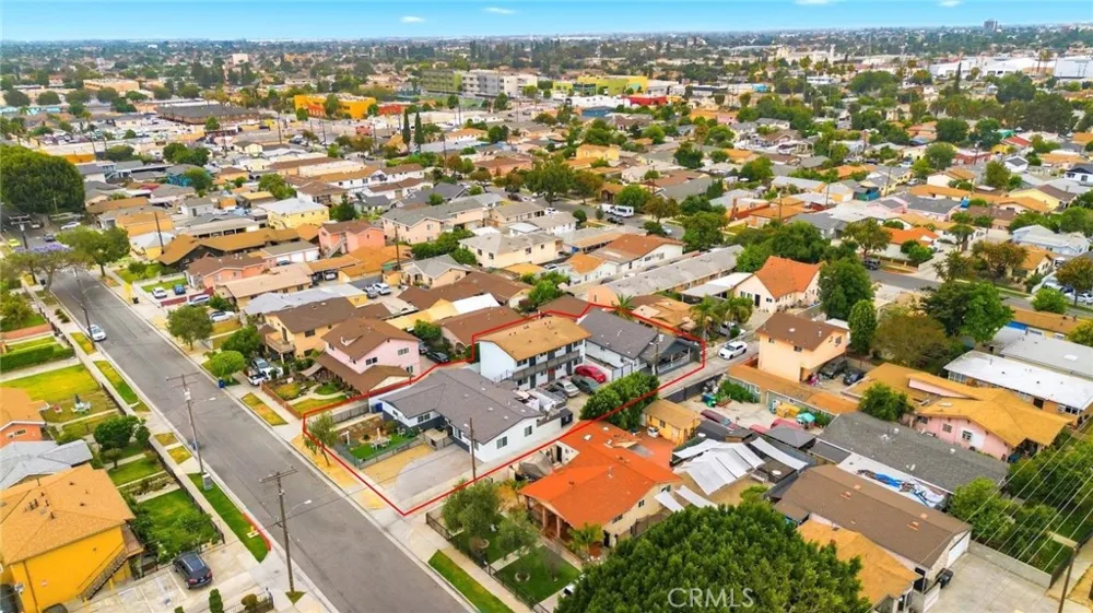 6221 Corona Bell, CA 90201