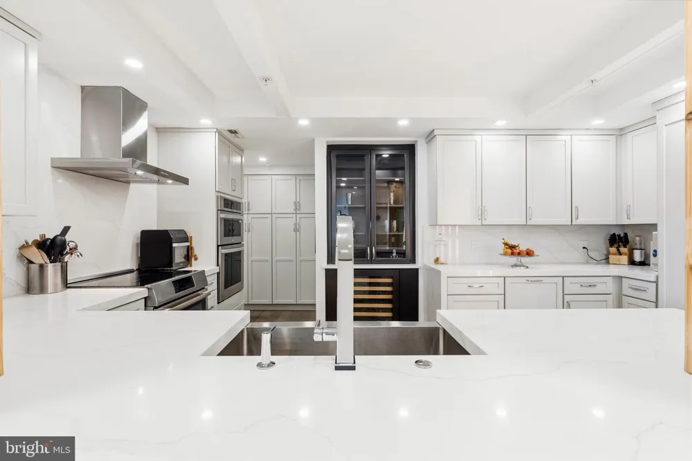 1300 CRYSTAL DRIVE #606S Arlington, VA 22202