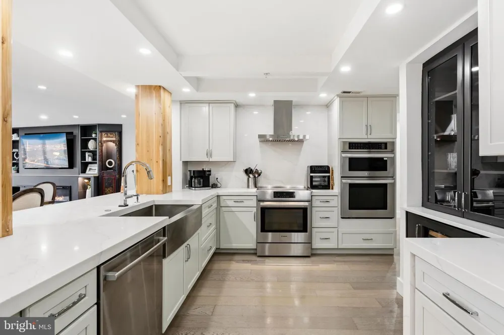 1300 CRYSTAL DRIVE #606S Arlington, VA 22202