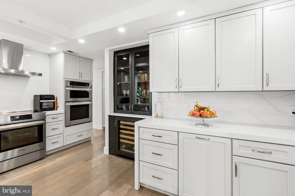 1300 CRYSTAL DRIVE #606S Arlington, VA 22202