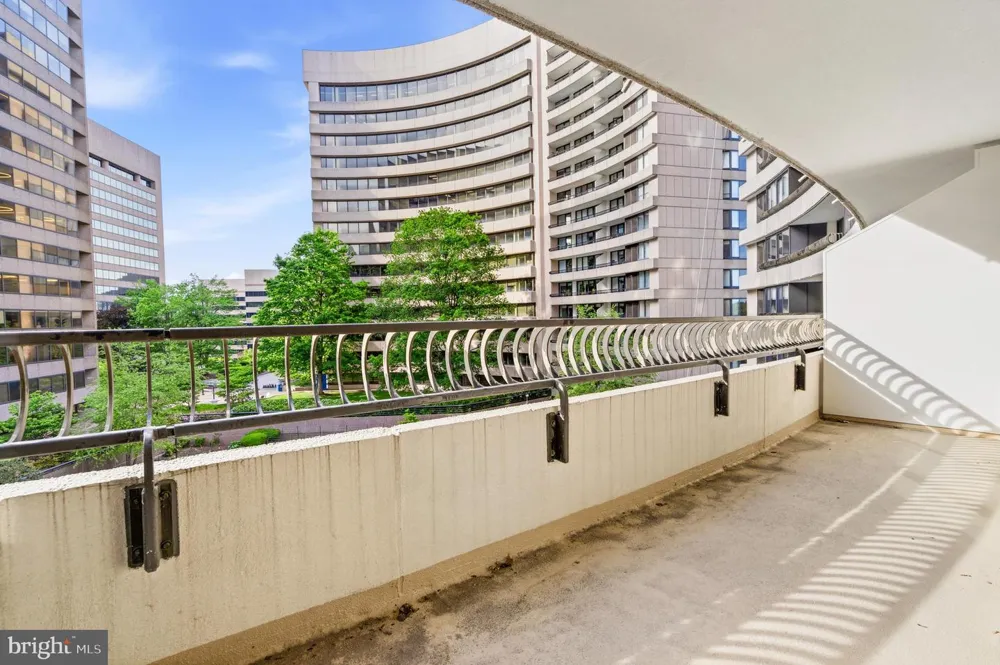1300 CRYSTAL DRIVE #606S Arlington, VA 22202