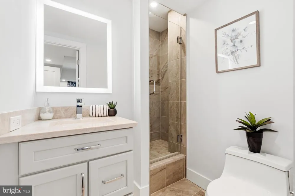 1300 CRYSTAL DRIVE #606S Arlington, VA 22202