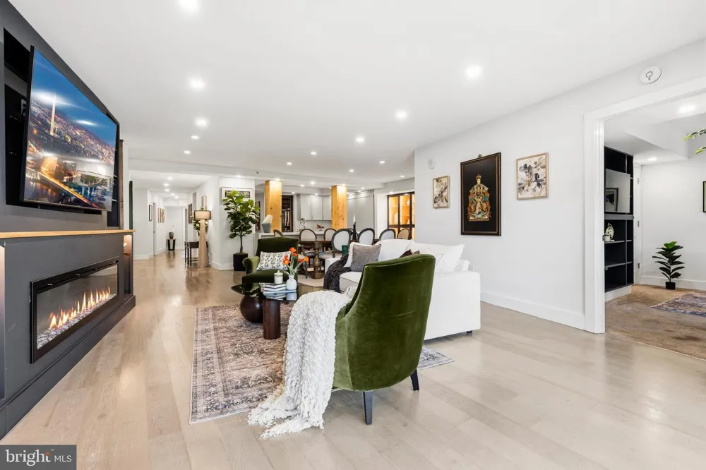 1300 CRYSTAL DRIVE #606S Arlington, VA 22202