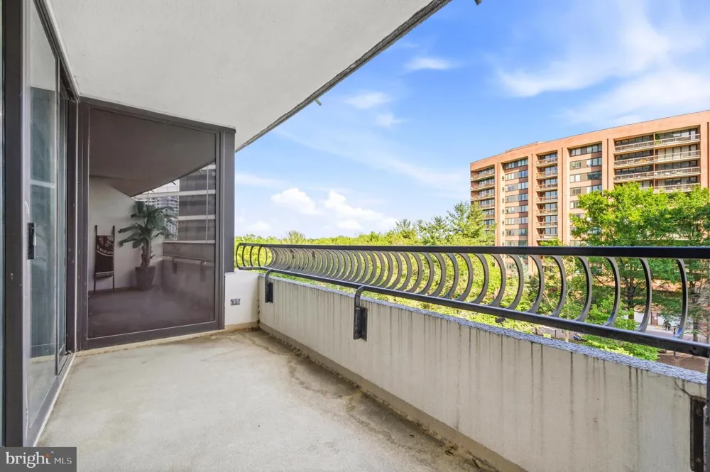 1300 CRYSTAL DRIVE #606S Arlington, VA 22202