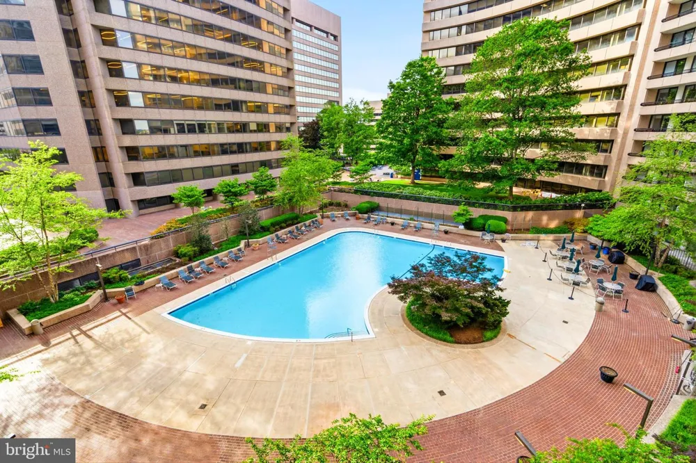 1300 CRYSTAL DRIVE #606S Arlington, VA 22202