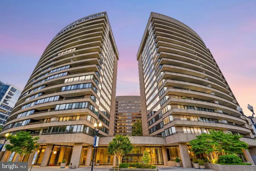 1300 CRYSTAL DRIVE #606S Arlington, VA 22202