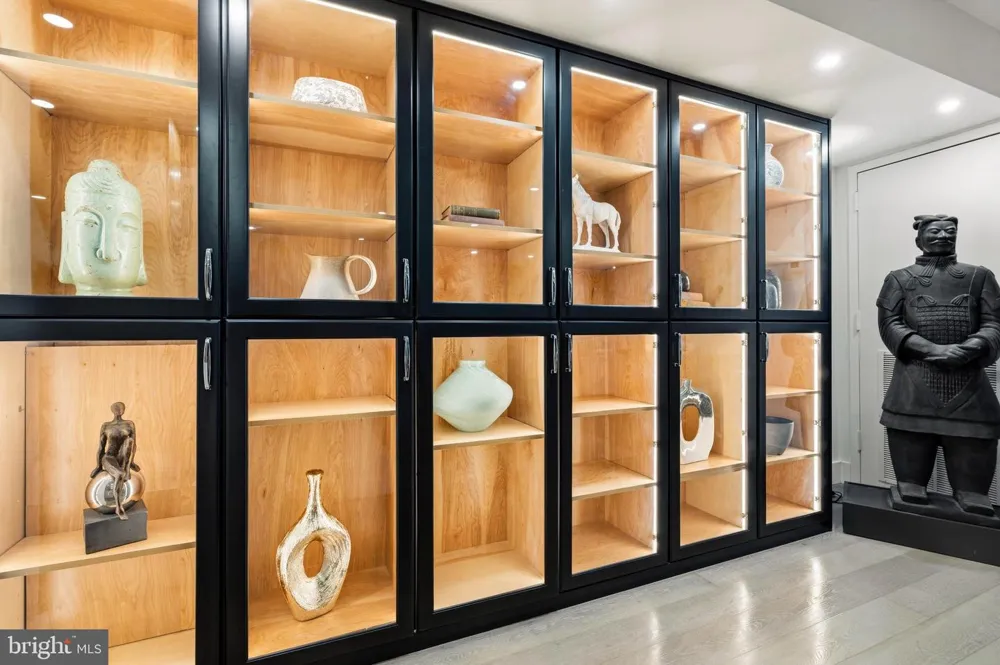1300 CRYSTAL DRIVE #606S Arlington, VA 22202
