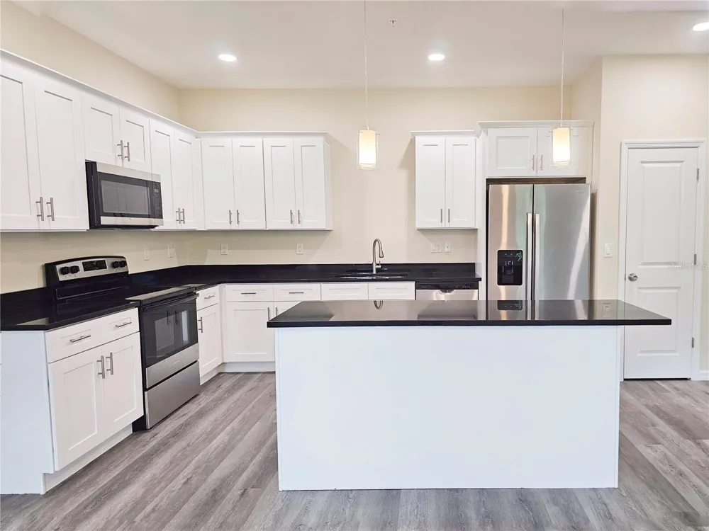 4371 CAMBIO GARDENS COURT Tampa, FL 33610