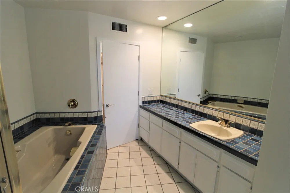 3694 Berwick Drive La Canada Flintridge, CA 91011