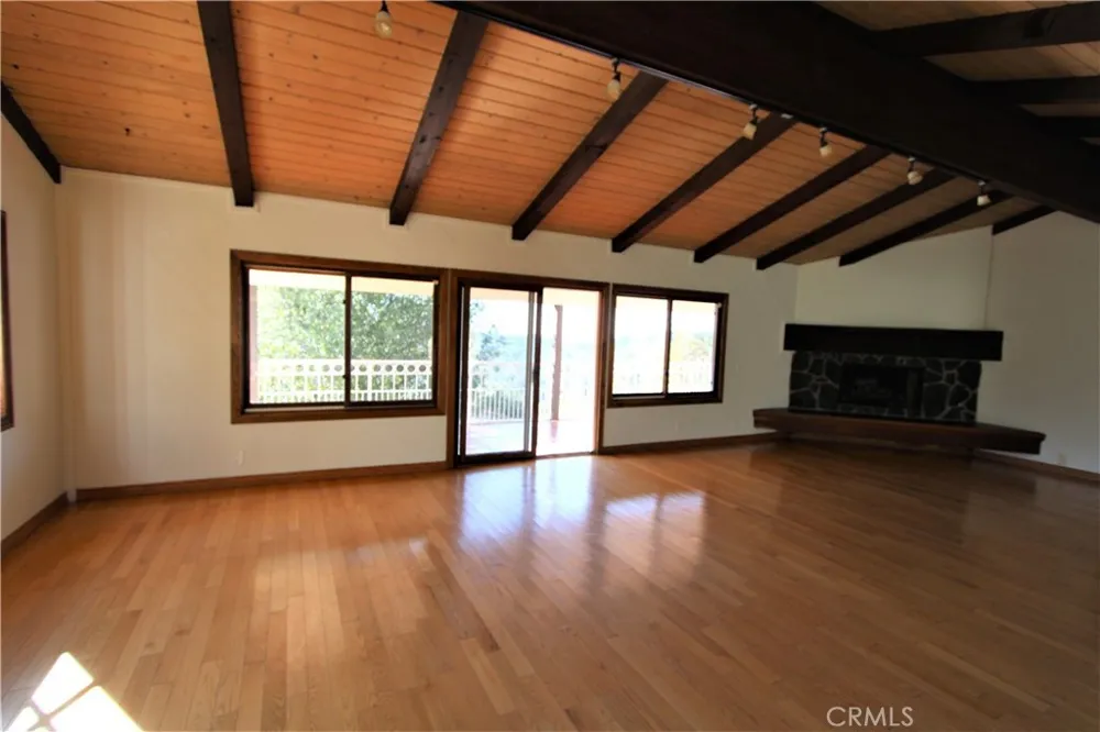 3694 Berwick Drive La Canada Flintridge, CA 91011