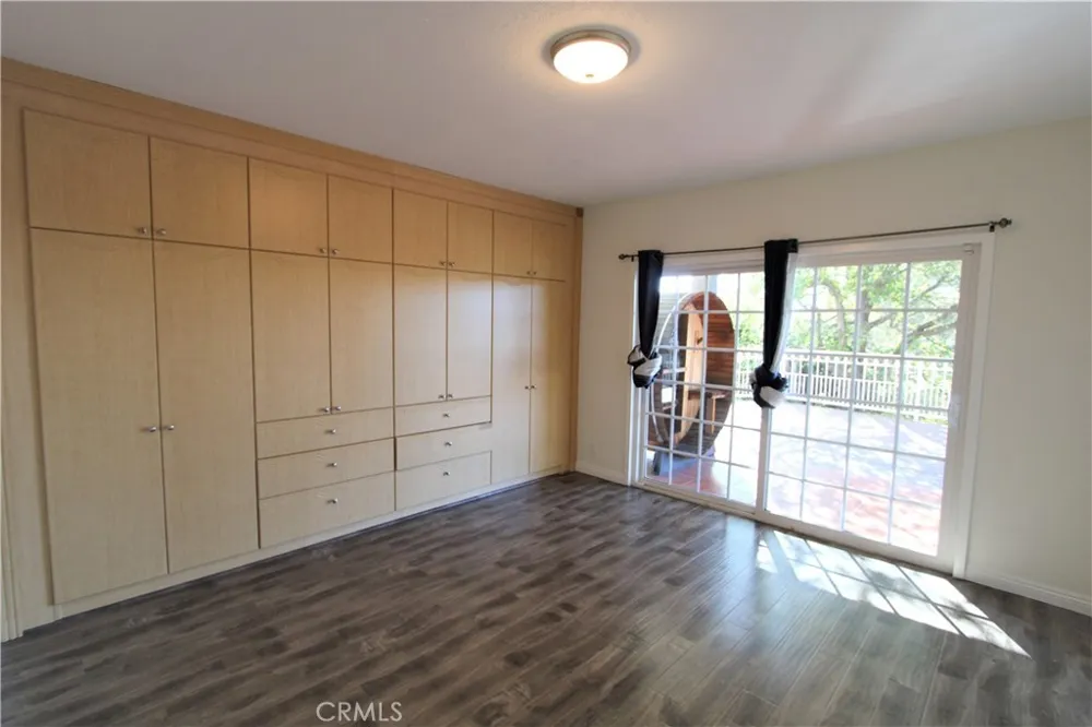 3694 Berwick Drive La Canada Flintridge, CA 91011