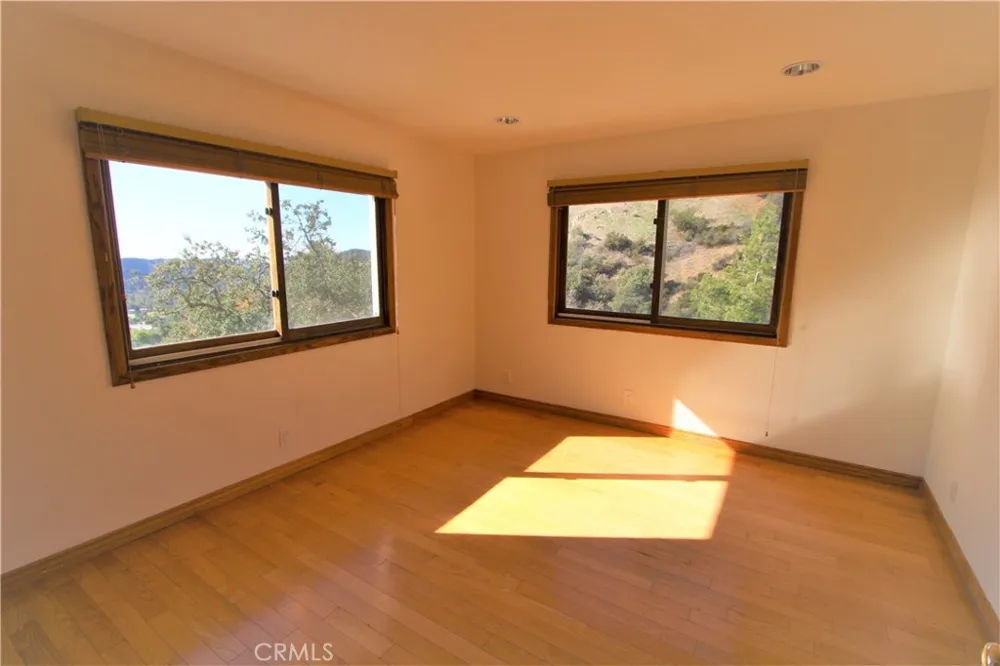 3694 Berwick Drive La Canada Flintridge, CA 91011