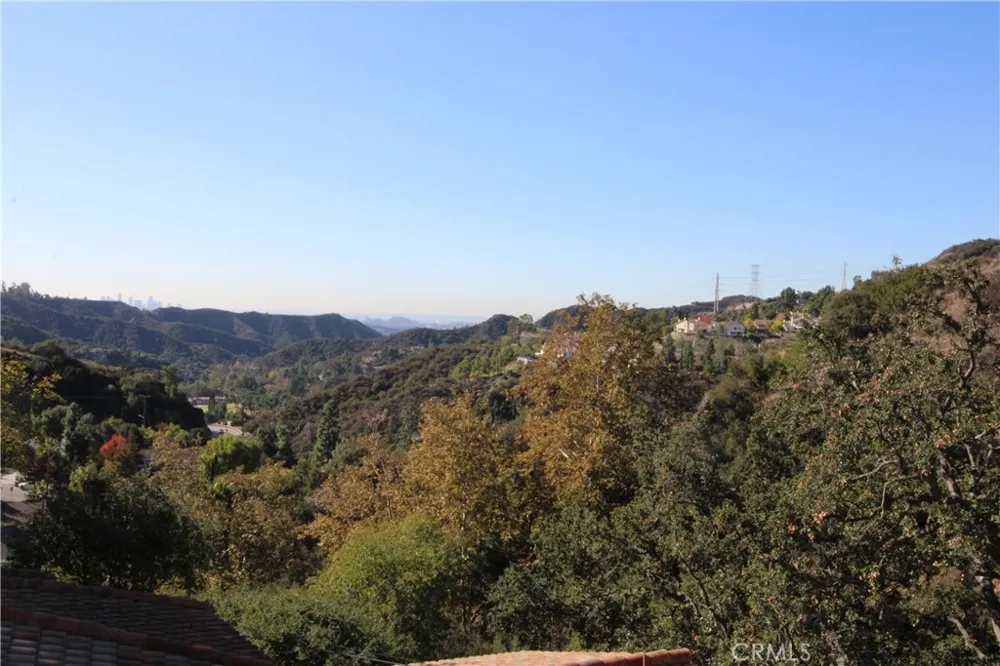 3694 Berwick Drive La Canada Flintridge, CA 91011