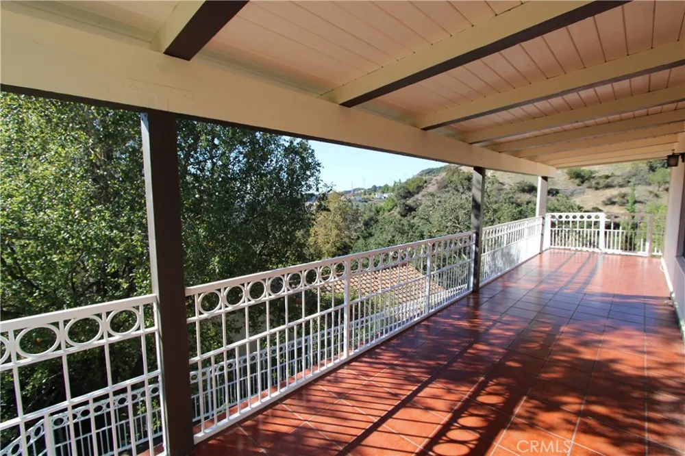 3694 Berwick Drive La Canada Flintridge, CA 91011