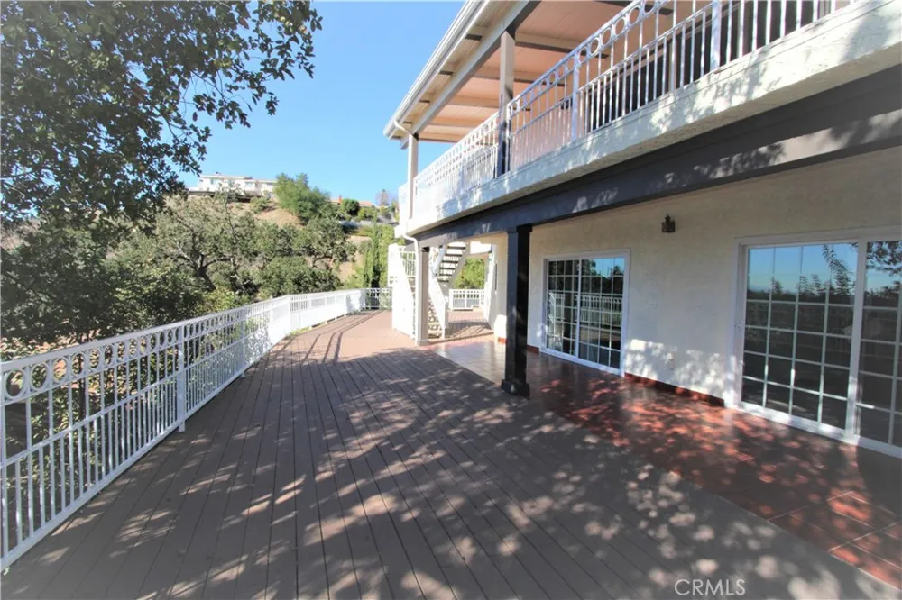 3694 Berwick Drive La Canada Flintridge, CA 91011