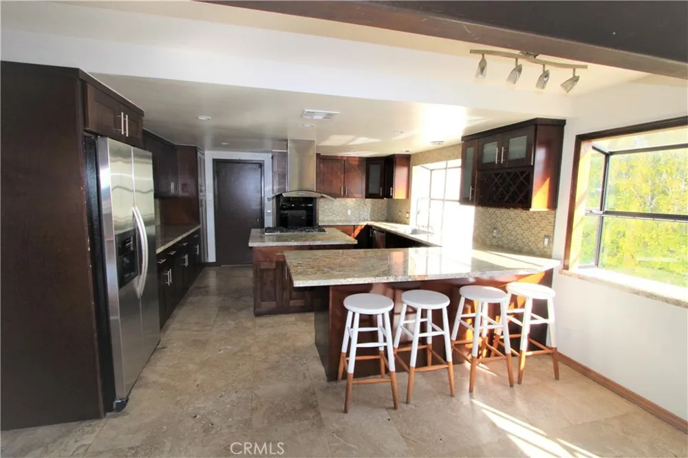 3694 Berwick Drive La Canada Flintridge, CA 91011