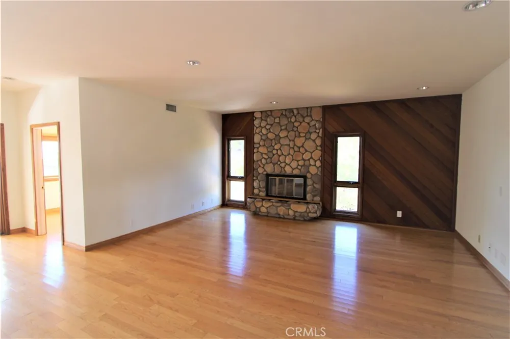 3694 Berwick Drive La Canada Flintridge, CA 91011