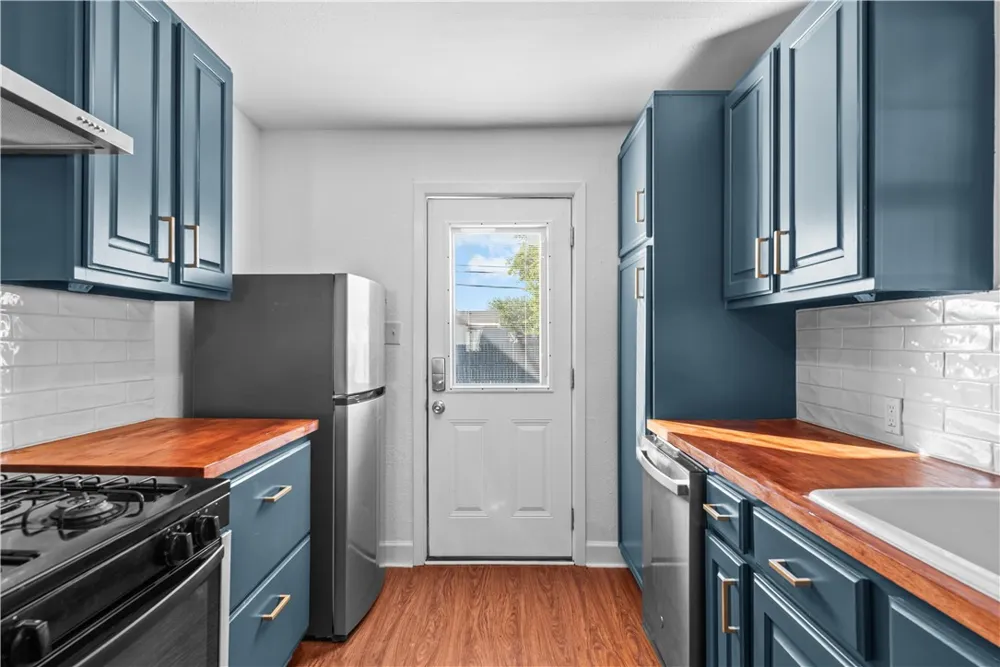 1225 Logan Avenue Corpus Christi, TX 78404