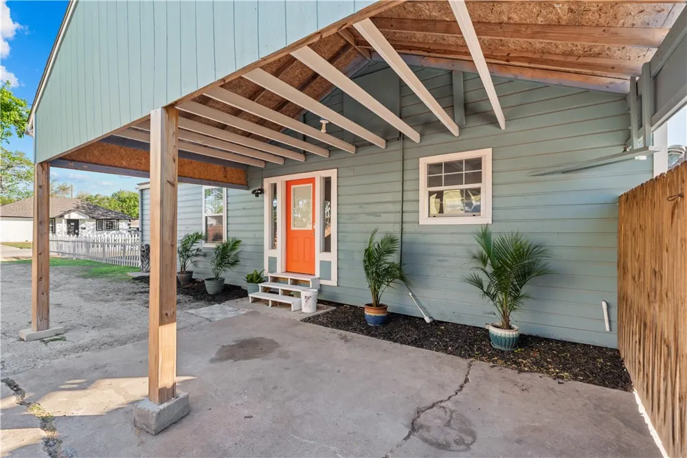 1225 Logan Avenue Corpus Christi, TX 78404