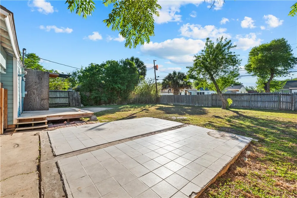 1225 Logan Avenue Corpus Christi, TX 78404