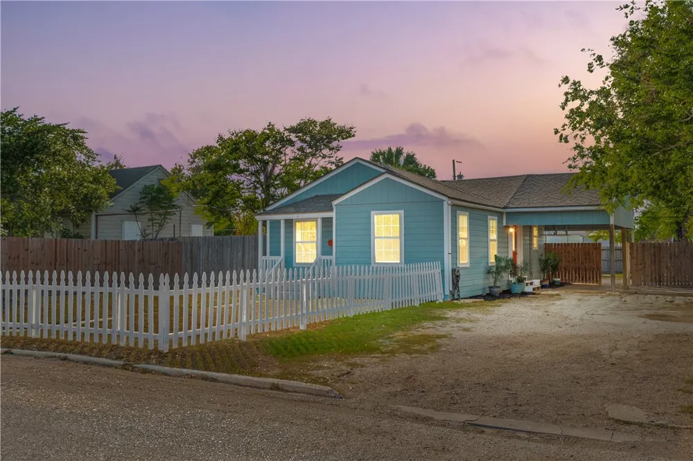 1225 Logan Avenue Corpus Christi, TX 78404