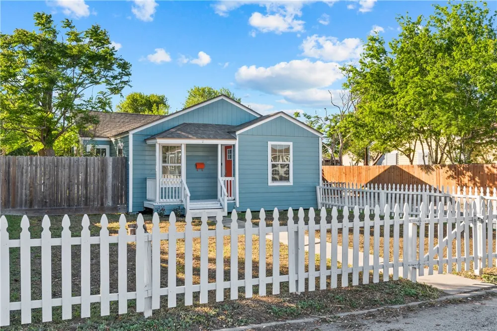 1225 Logan Avenue Corpus Christi, TX 78404