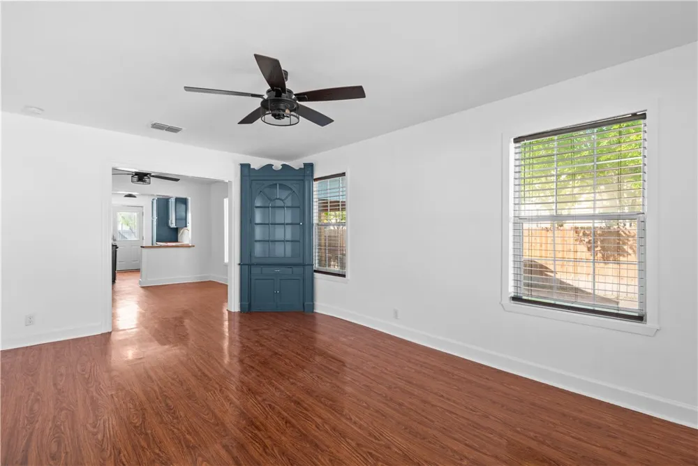 1225 Logan Avenue Corpus Christi, TX 78404