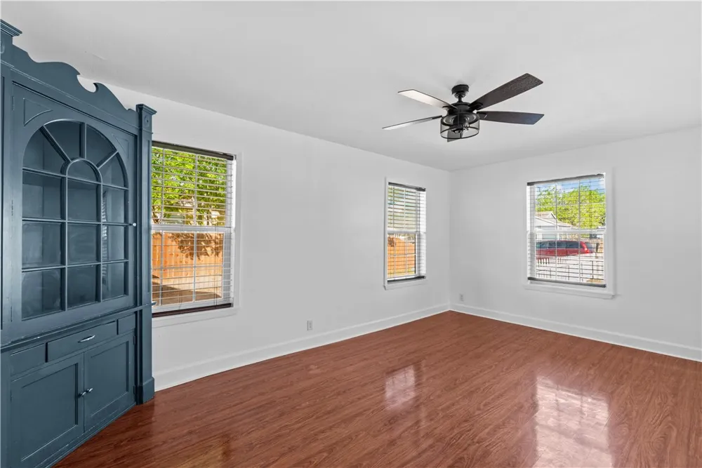 1225 Logan Avenue Corpus Christi, TX 78404