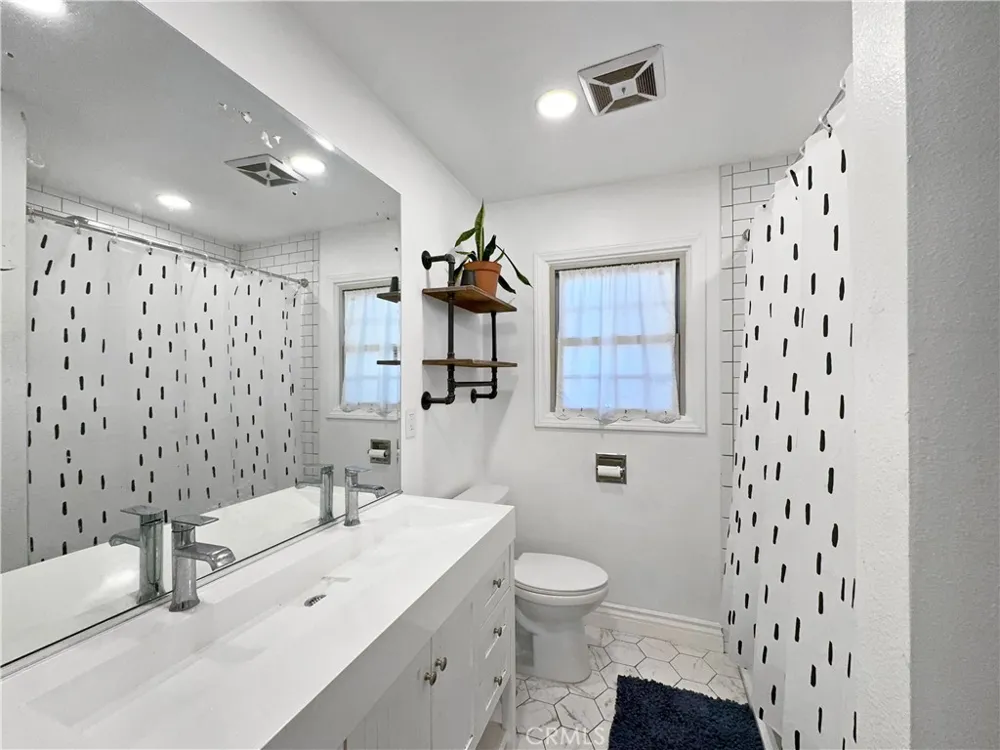 5932 Oliva Avenue Lakewood, CA 90712