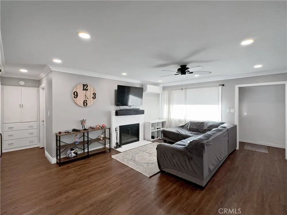 5932 Oliva Avenue Lakewood, CA 90712