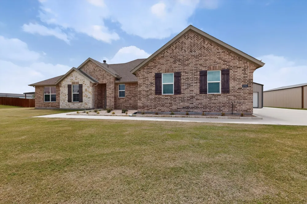 2721 Burr Oak Road Oak Ridge, TX 75161