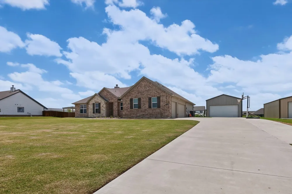 2721 Burr Oak Road Oak Ridge, TX 75161