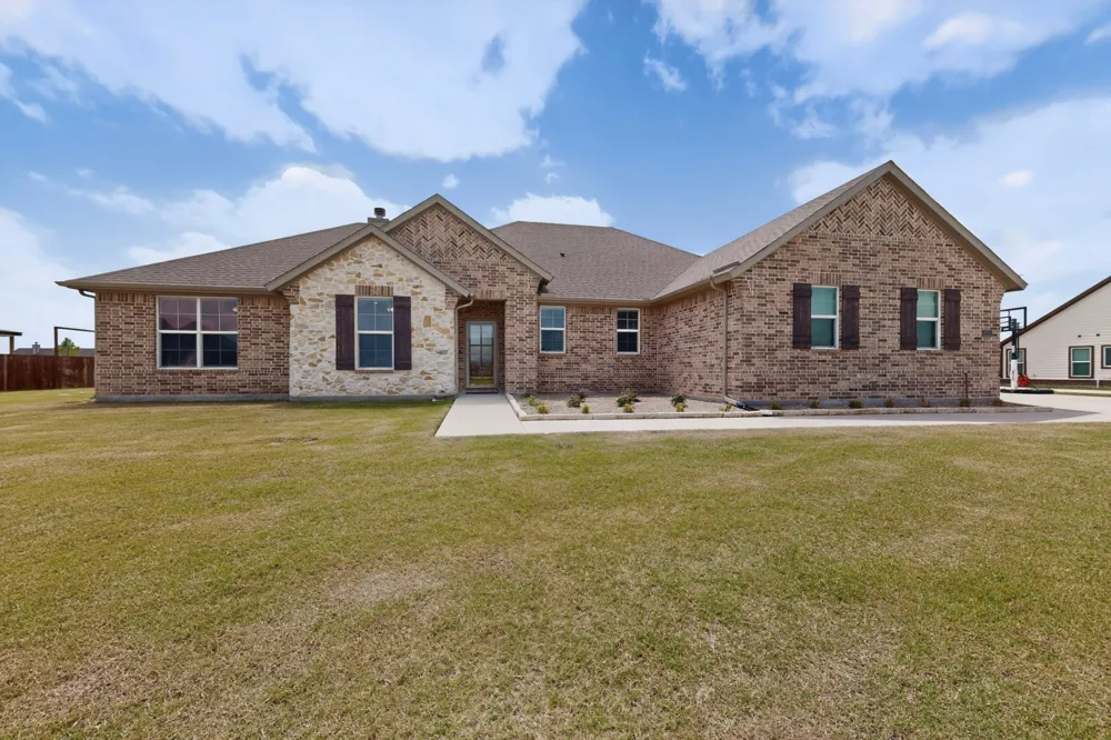 2721 Burr Oak Road Oak Ridge, TX 75161