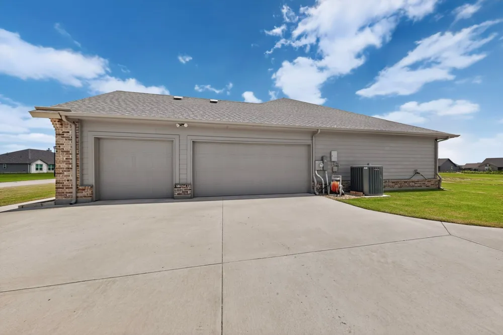 2721 Burr Oak Road Oak Ridge, TX 75161