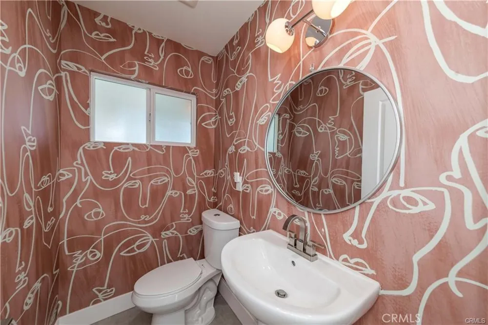 7426 Leescott Avenue Lake Balboa, CA 91406