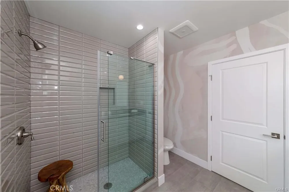 7426 Leescott Avenue Lake Balboa, CA 91406