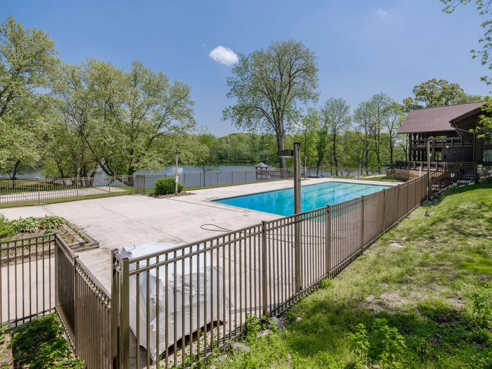 4040 Greenleaf Circle #409 Kalamazoo, MI 49008