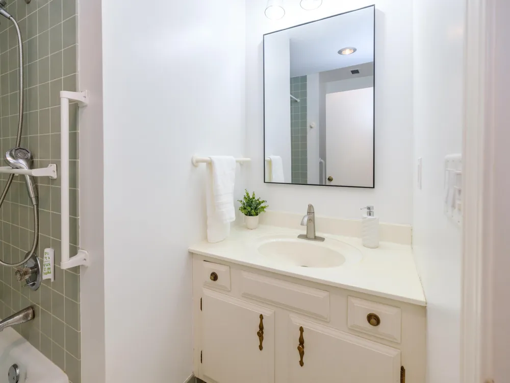 4040 Greenleaf Circle #409 Kalamazoo, MI 49008