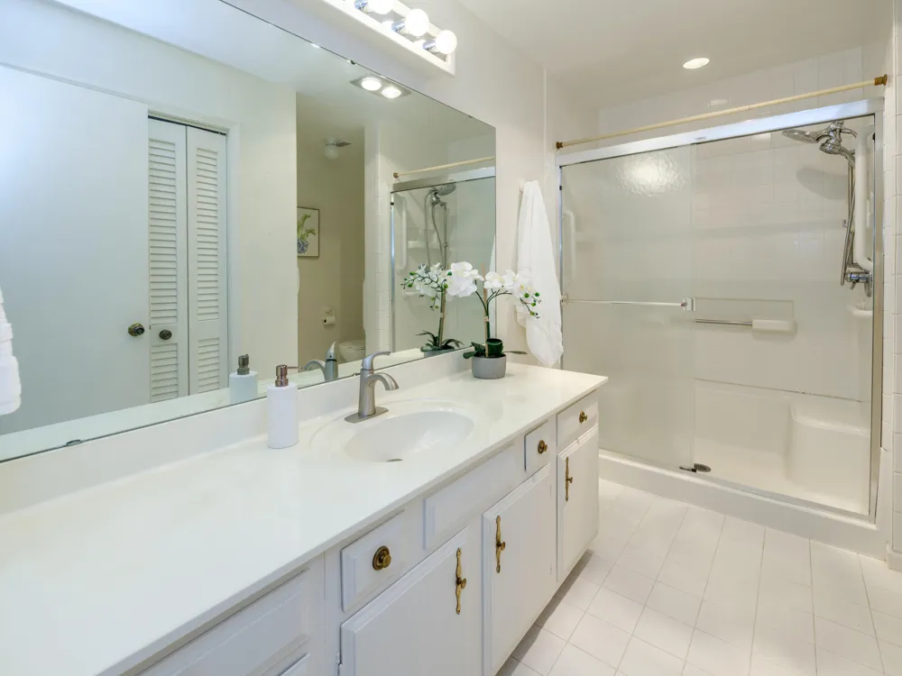 4040 Greenleaf Circle #409 Kalamazoo, MI 49008