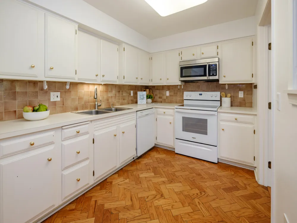 4040 Greenleaf Circle #409 Kalamazoo, MI 49008