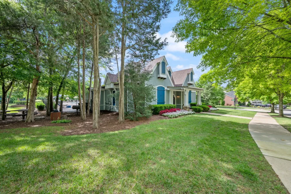 7827 Kemberton Dr W Nolensville, TN 37135