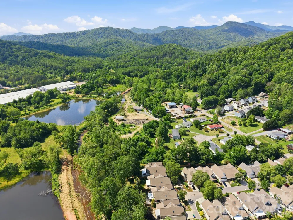 45 Beekeeper Trail Swannanoa, NC 28778