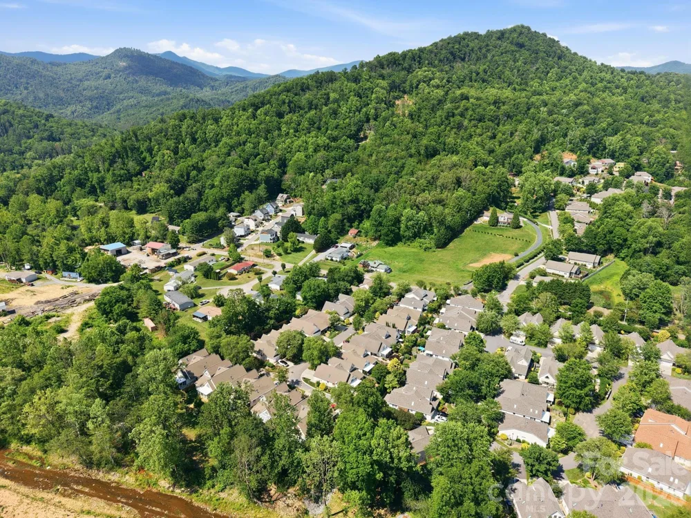 45 Beekeeper Trail Swannanoa, NC 28778