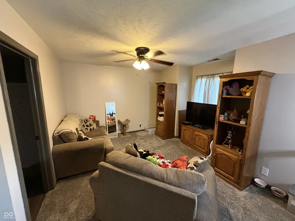 1934 950 W Parker City, IN 47368