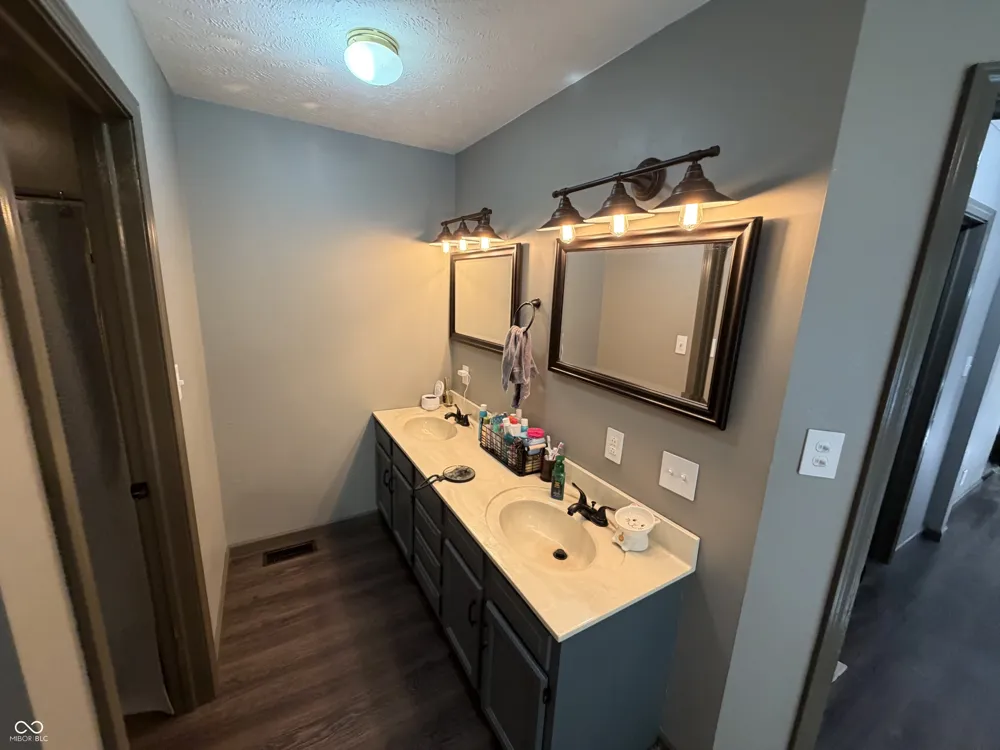 1934 950 W Parker City, IN 47368