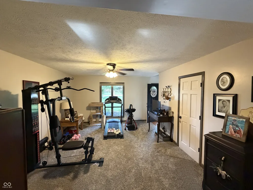 1934 950 W Parker City, IN 47368